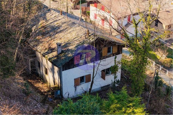 casa indipendente in vendita a Selvino