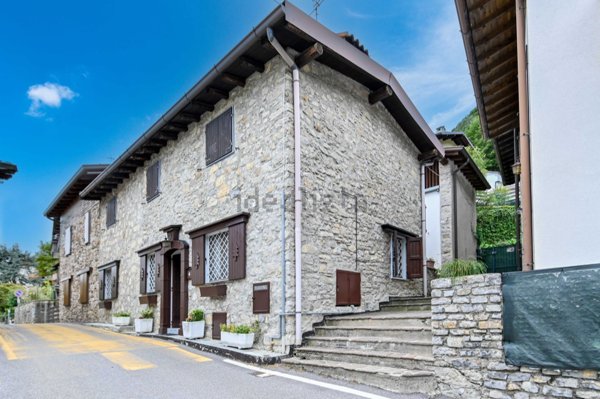 appartamento in vendita a Selvino