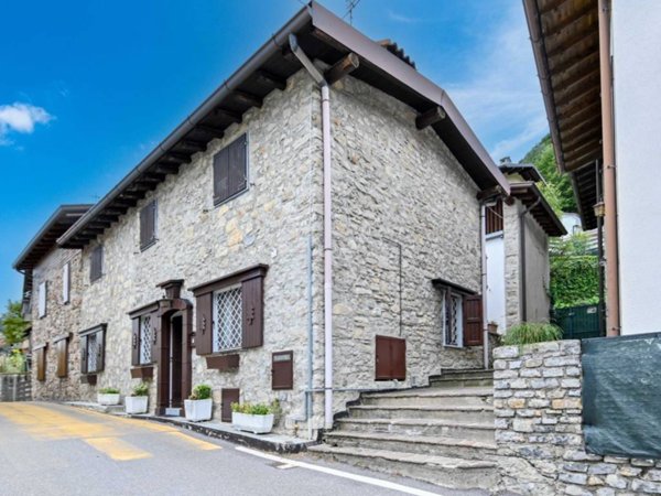 appartamento in vendita a Selvino