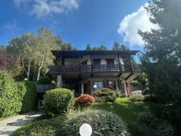 villa in vendita a Selvino