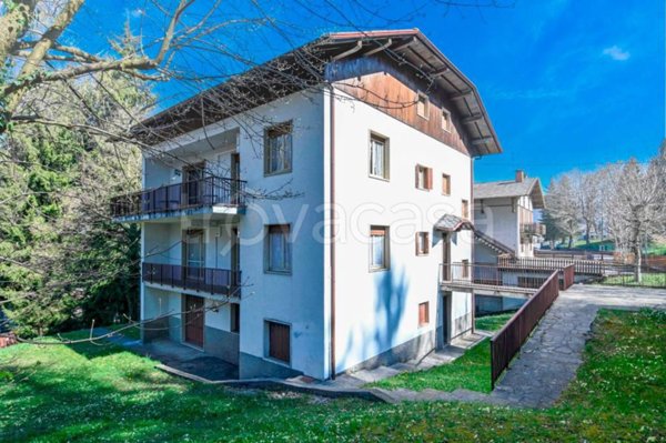 casa indipendente in vendita a Selvino