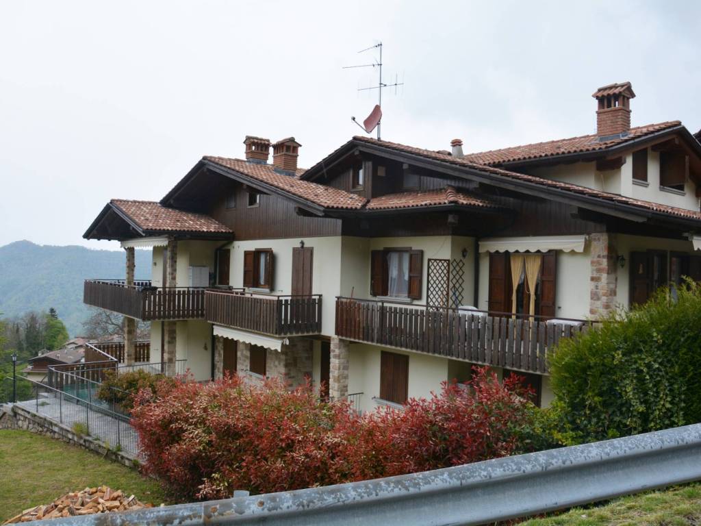 appartamento in vendita a Selvino