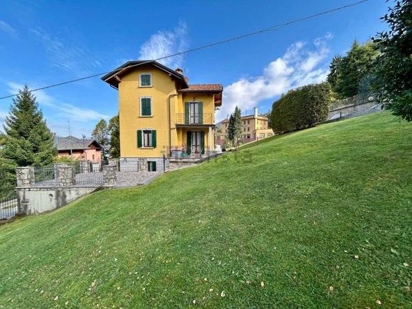 casa indipendente in vendita a Selvino