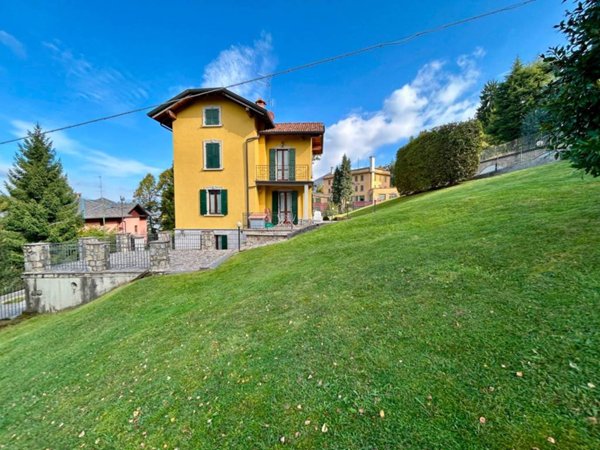 casa indipendente in vendita a Selvino