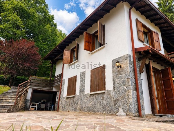 casa indipendente in vendita a Selvino