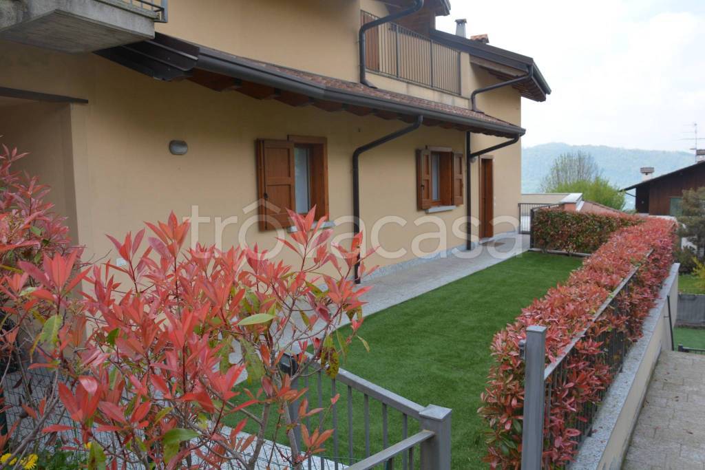 appartamento in vendita a Selvino