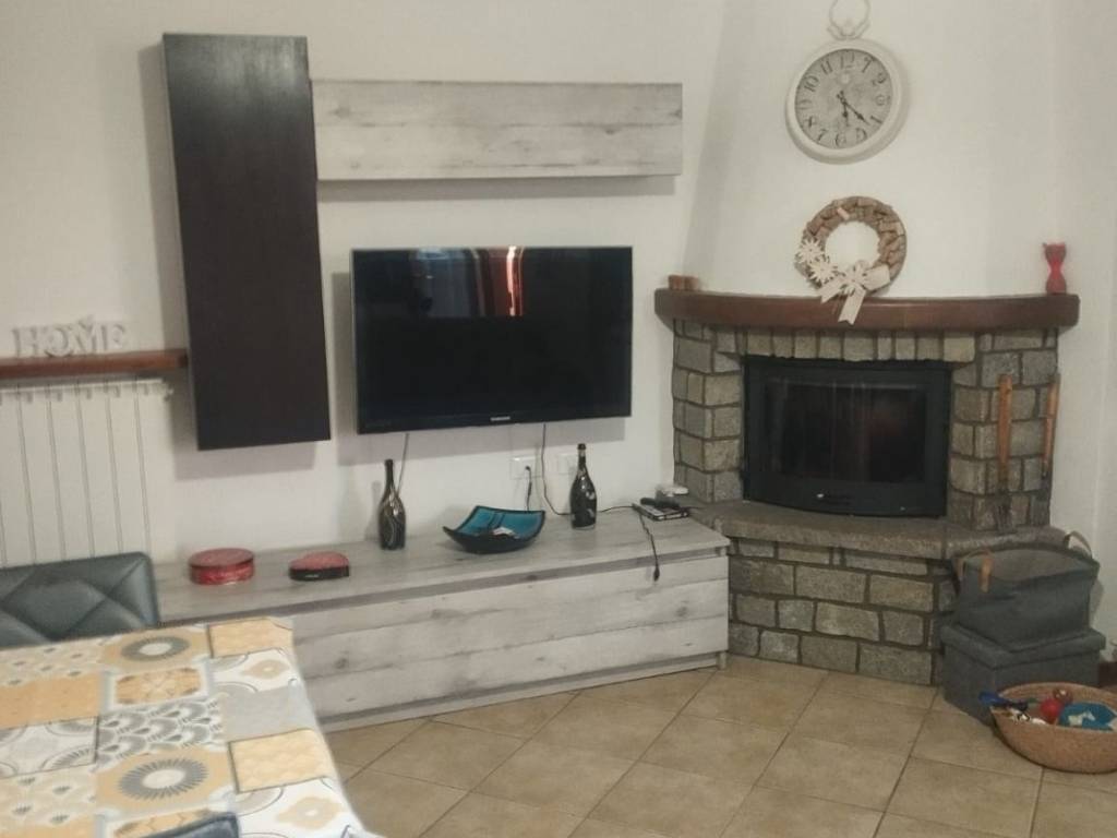 casa indipendente in vendita a Selvino