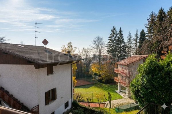 appartamento in vendita a Selvino