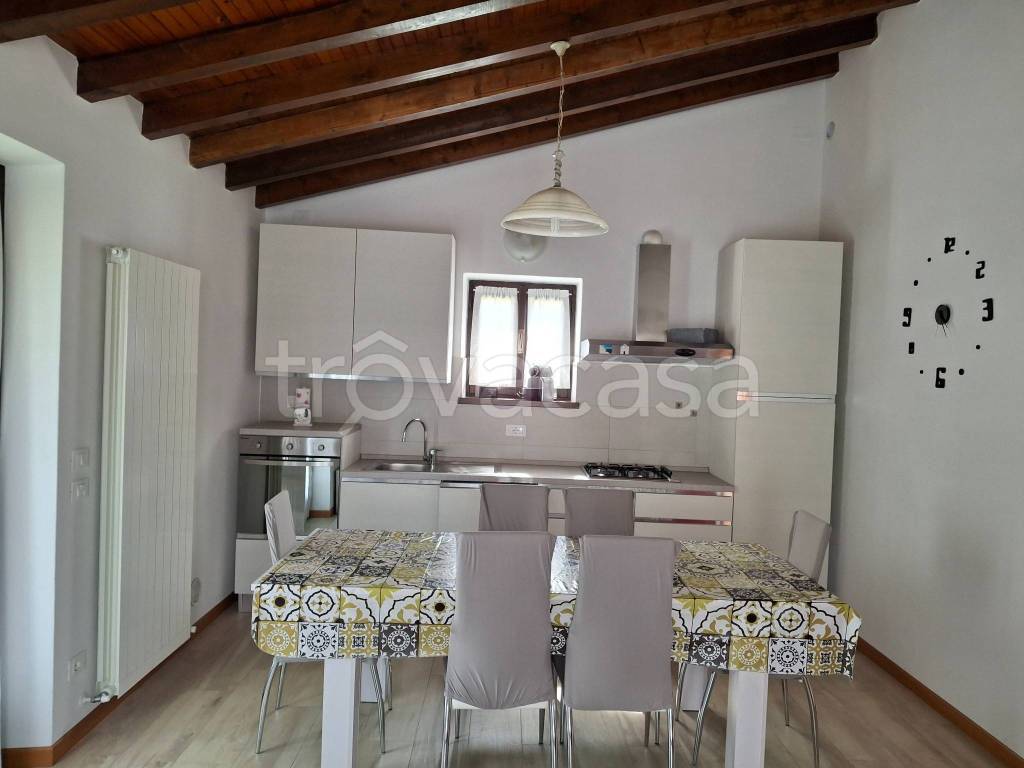 casa indipendente in vendita a Selvino