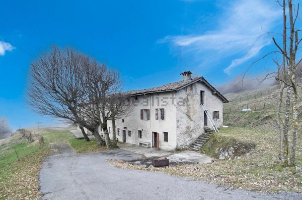 casale in vendita a Selvino