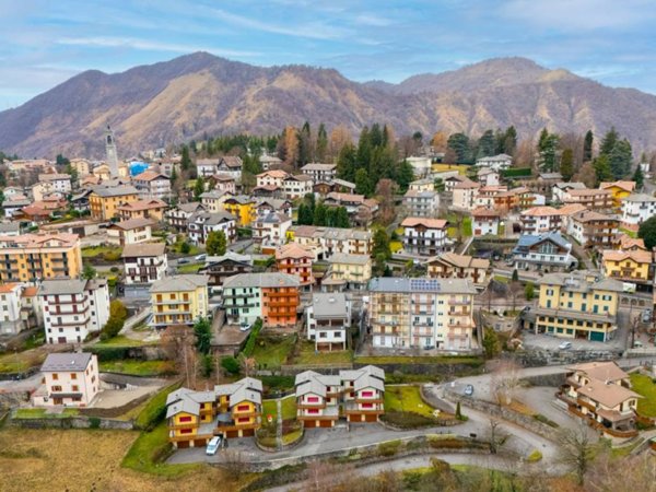 casa indipendente in vendita a Selvino