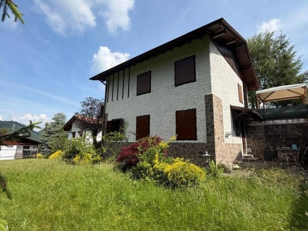 appartamento in vendita a Selvino