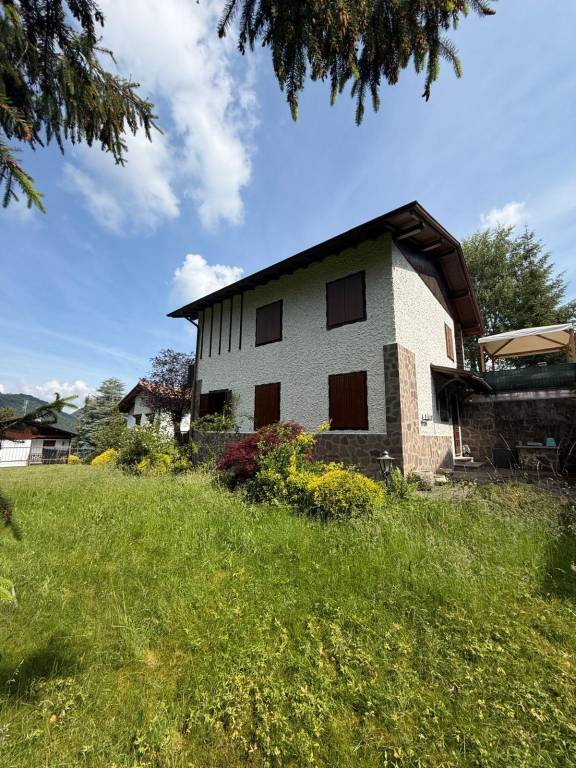appartamento in vendita a Selvino
