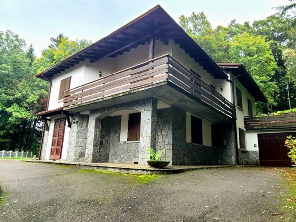 casa indipendente in vendita a Selvino