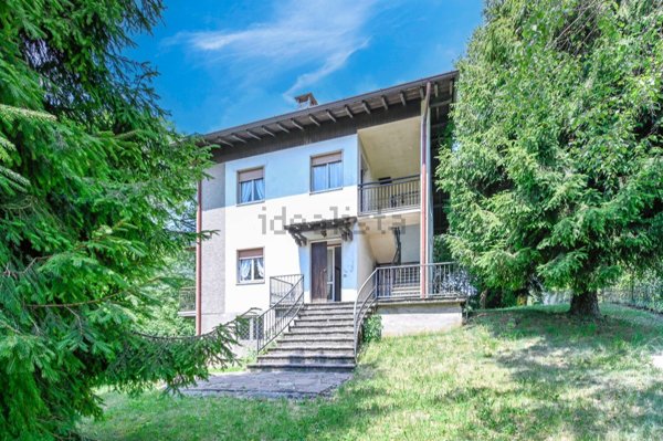 casa indipendente in vendita a Selvino