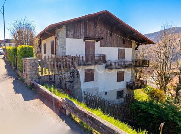 casa indipendente in vendita a Selvino