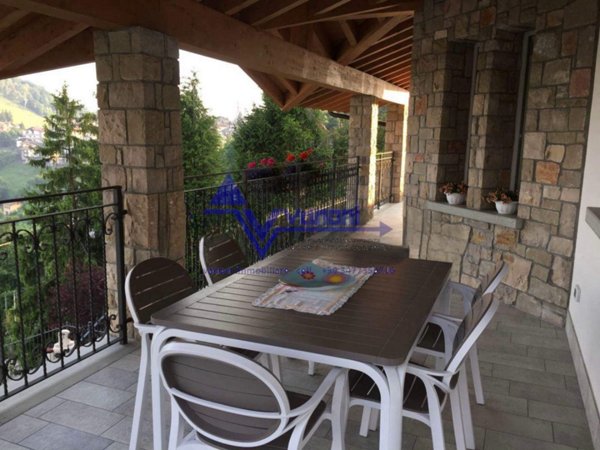 casa indipendente in vendita a Selvino