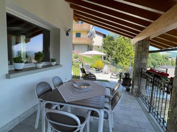 casa indipendente in vendita a Selvino