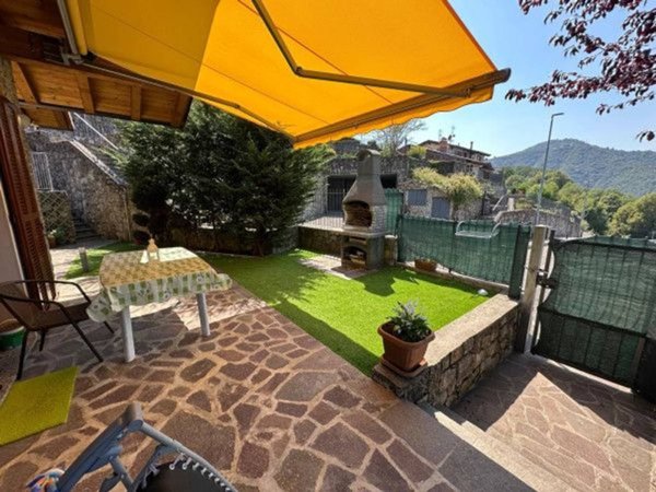 casa indipendente in vendita a Selvino