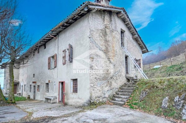 casa indipendente in vendita a Selvino