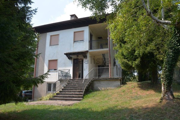 casa indipendente in vendita a Selvino