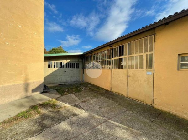 locale commerciale in vendita a Seriate