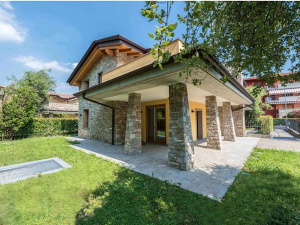 casa indipendente in vendita a Seriate