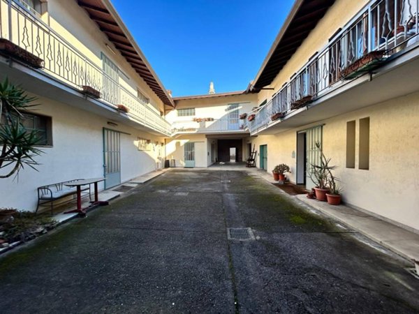 intera palazzina in vendita a Seriate in zona Paderno