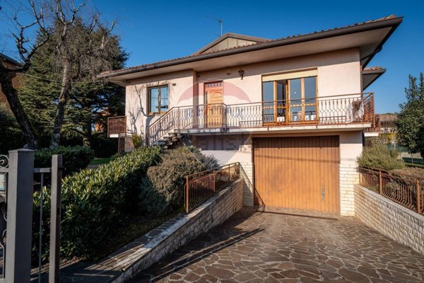 casa indipendente in vendita a Seriate