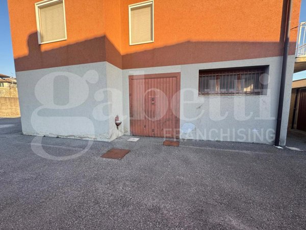 locale di sgombero in vendita a Seriate