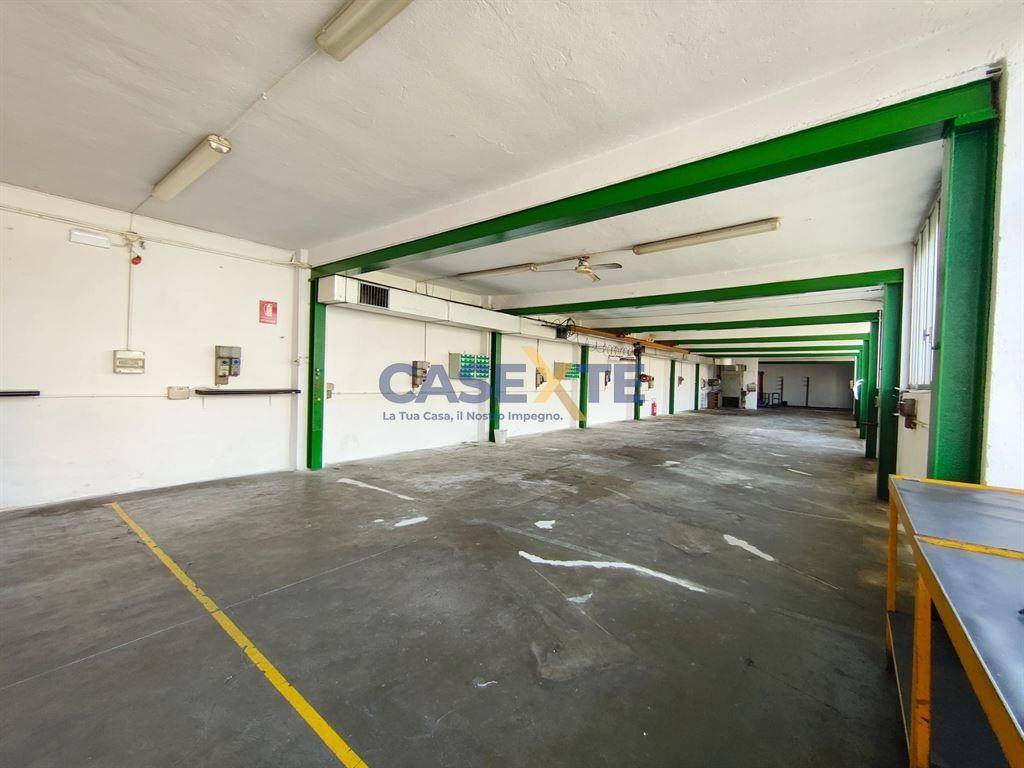 locale commerciale in vendita a Seriate