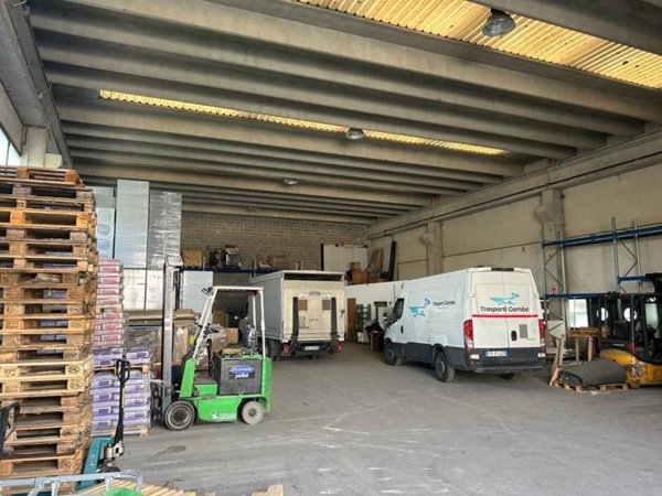 locale commerciale in vendita a Seriate