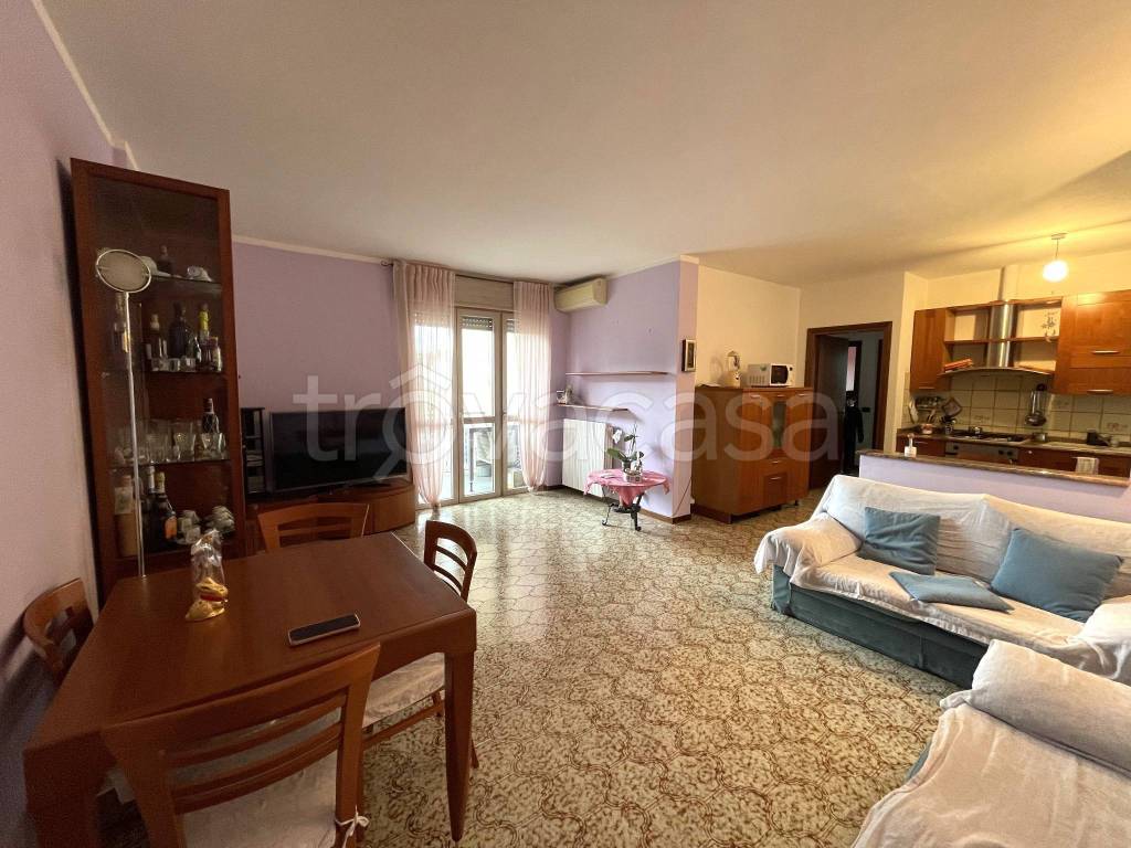 appartamento in vendita a Seriate in zona Cassinone