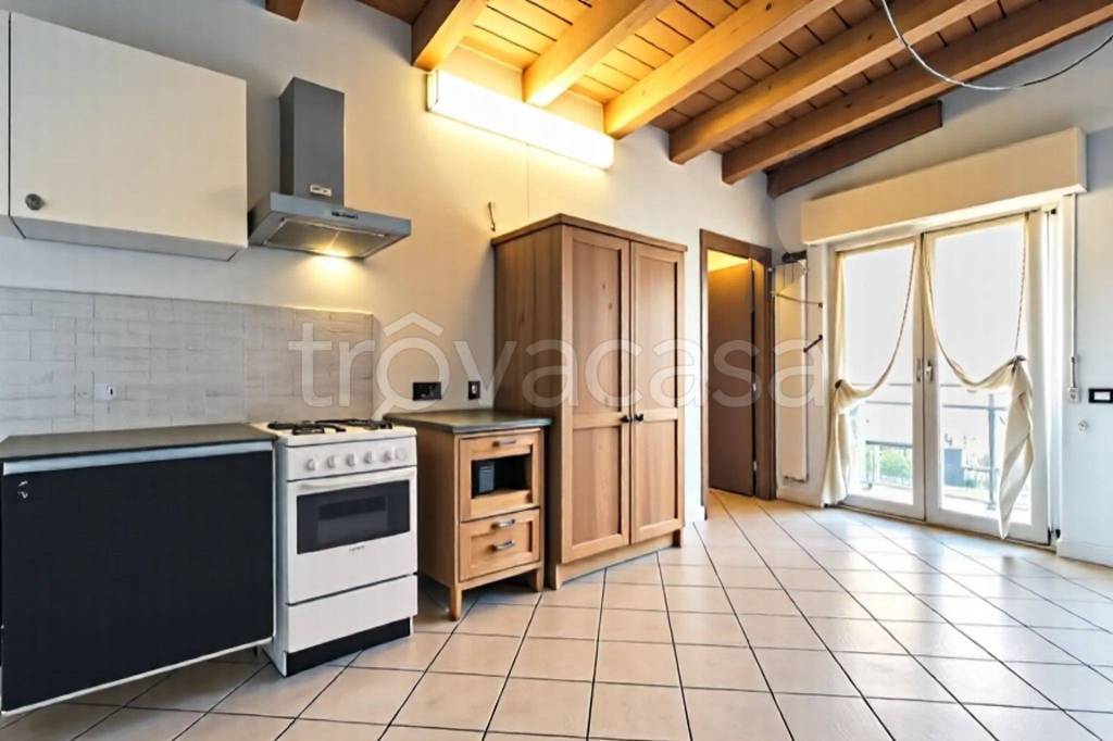 appartamento in vendita a Seriate in zona Paderno