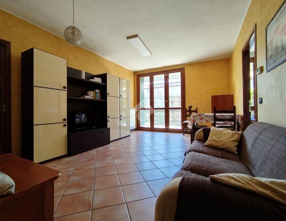 appartamento in vendita a Seriate in zona Comonte