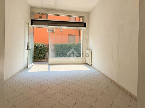 locale commerciale in vendita a Seriate