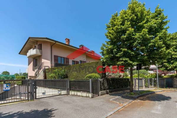 appartamento in vendita a Seriate in zona Comonte