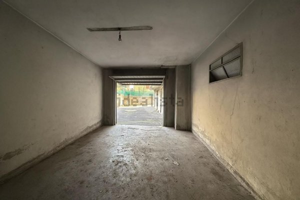 locale di sgombero in vendita a Seriate
