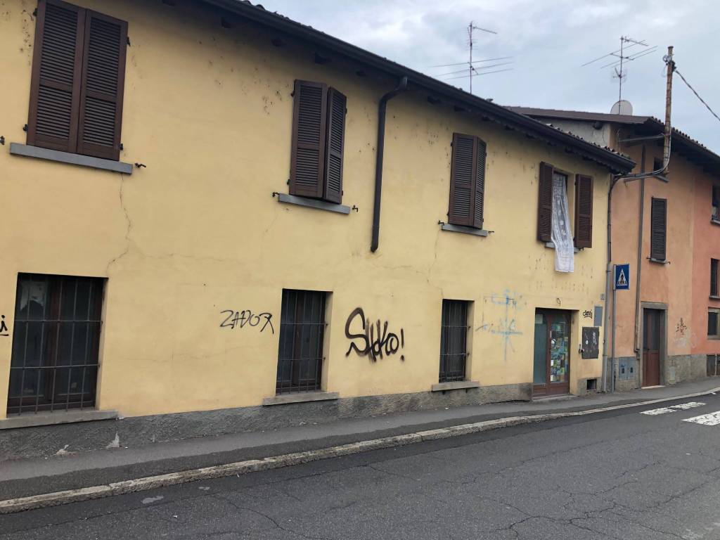 negozio in vendita a Seriate in zona Paderno