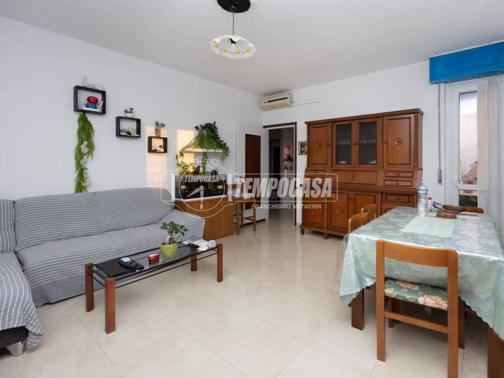 appartamento in vendita a Seriate in zona Paderno
