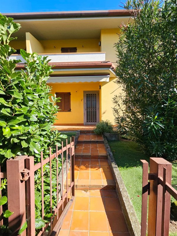 casa indipendente in vendita a Seriate in zona Paderno