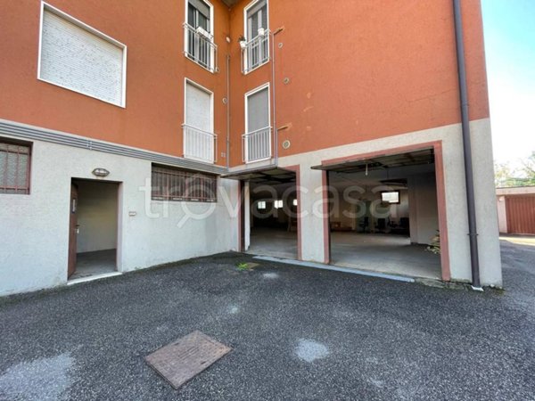 locale commerciale in vendita a Seriate