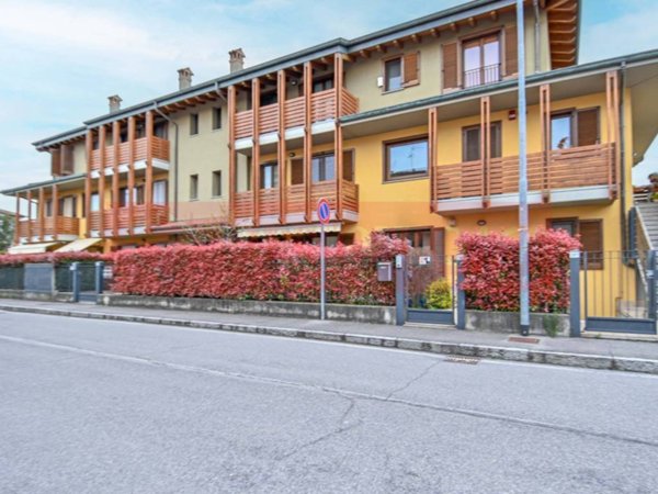 appartamento in vendita a Seriate in zona Comonte