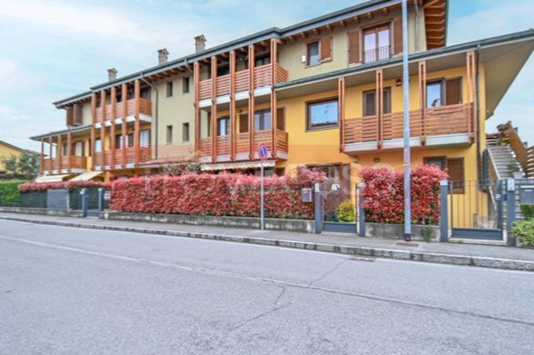 appartamento in vendita a Seriate in zona Comonte