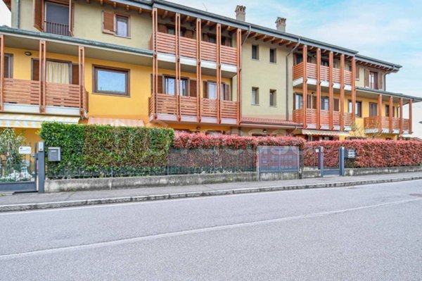 appartamento in vendita a Seriate in zona Comonte