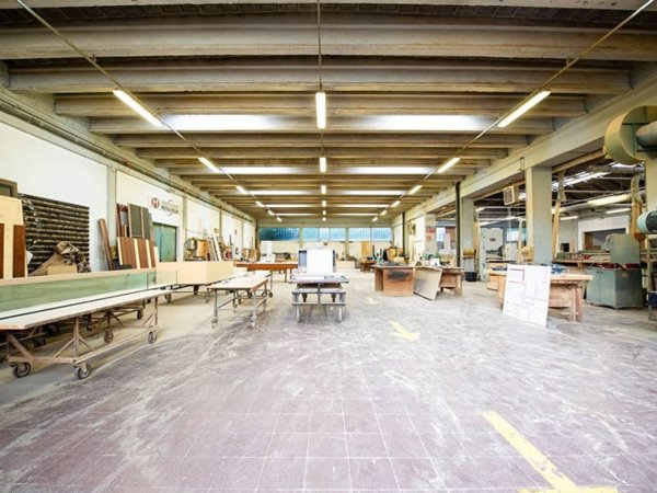 locale commerciale in vendita a Seriate