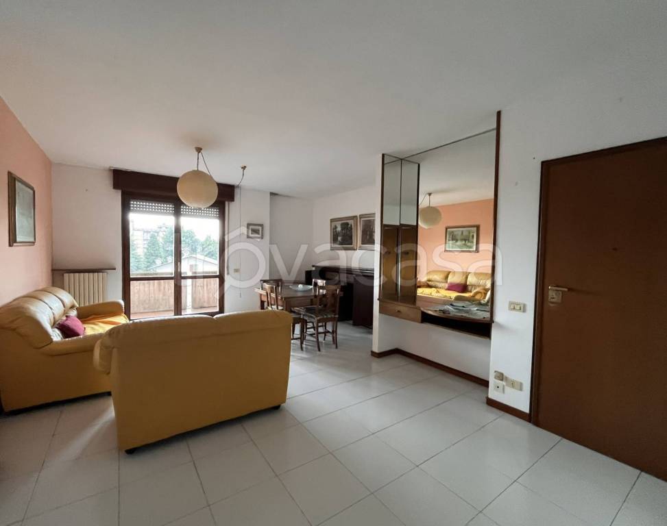 appartamento in vendita a Seriate in zona Paderno