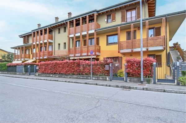 appartamento in vendita a Seriate in zona Comonte