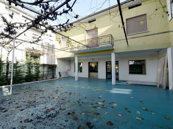 negozio in vendita a Seriate