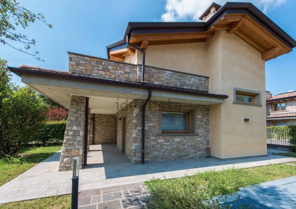 casa indipendente in vendita a Seriate